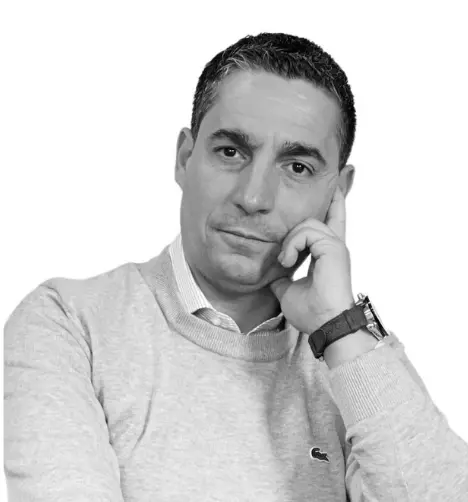 Créateur de Vesta Sélection Vesta Sélection est une petite entreprise familiale de décoration d'intérieur créée par Sacha et Natacha Benmechri