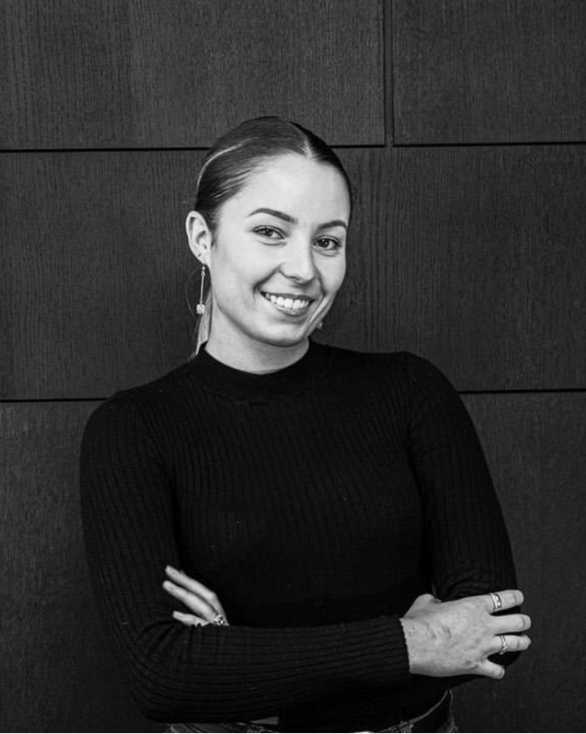 Créatrice de Vesta Sélection Vesta Sélection est une petite entreprise familiale de décoration d'intérieur créée par Natacha et Sacha Benmechri