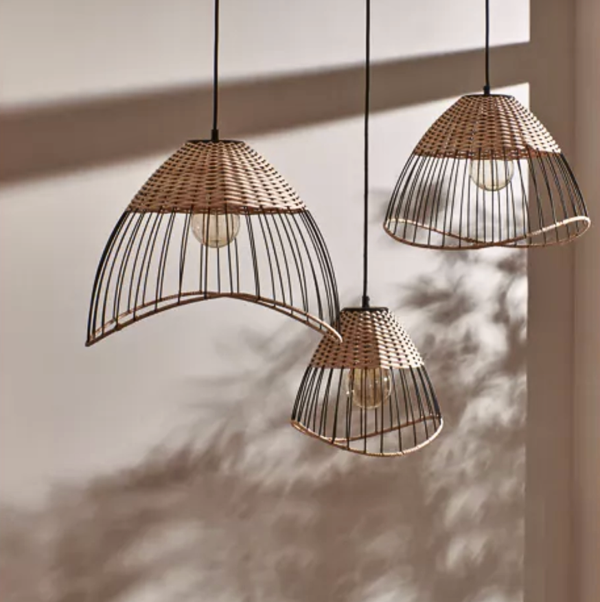 TRIX - Trio de lampes suspendues en métal et rotin