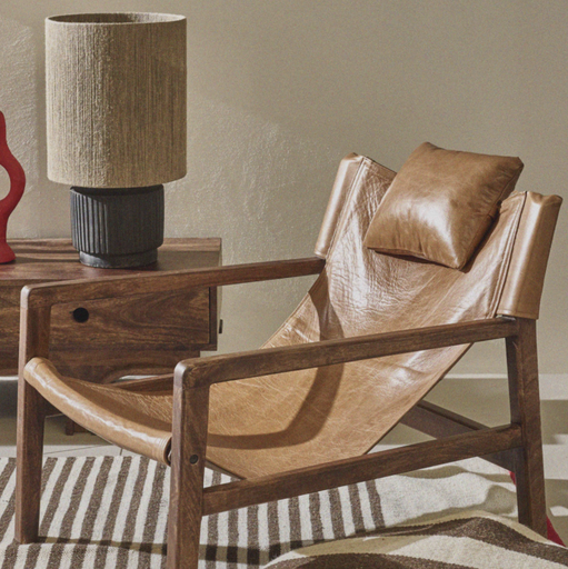 SIESTA - Fauteuil en cuir couleur cognac et armature en bois de manguier