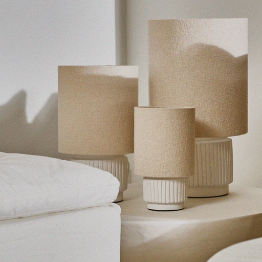 CORDOBA - Petite lampe de table blanche en terracotta et jute