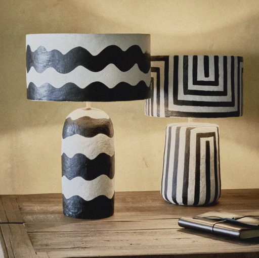 MUNDAKA - Lampe de table en papier mâché noir et blanc